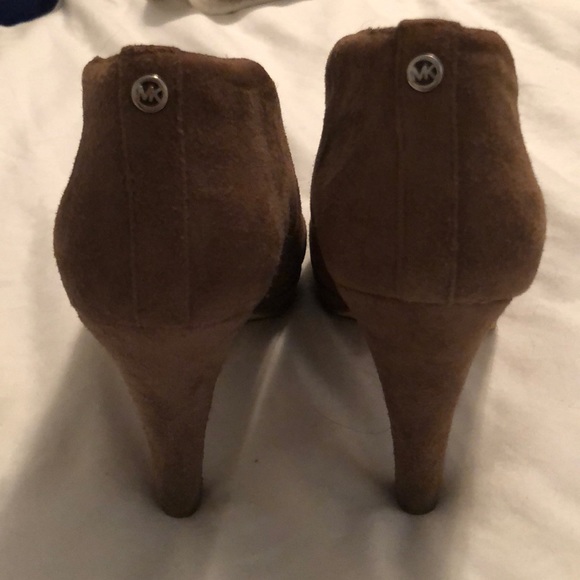 Tan suede ankle booties - gently worn - Picture 3 of 4